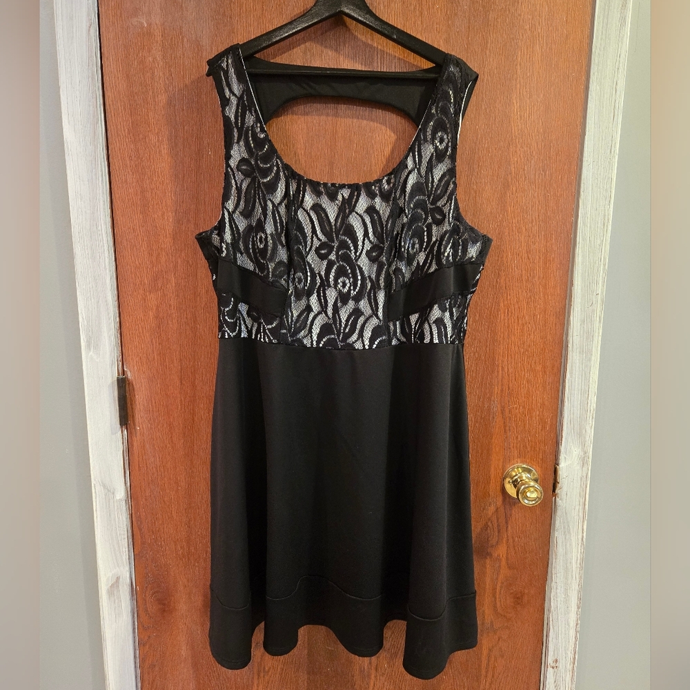 24W Plus Size Black Lace Dress